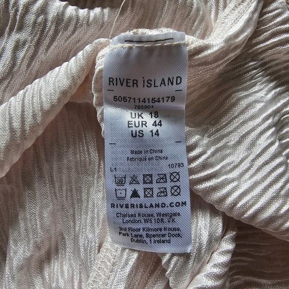 River Island Plus Plisse Bardot Off-Shoulder Cream Ruffle Top - Picture 12 of 15